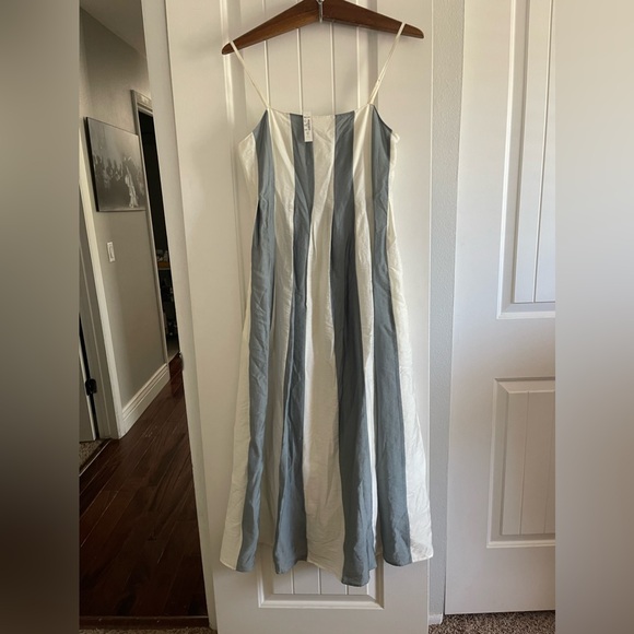 Madewell $148 Pleated Midi Dress in Overcast Stripe Size 4 NL117- snug size 4 - Picture 3 of 6
